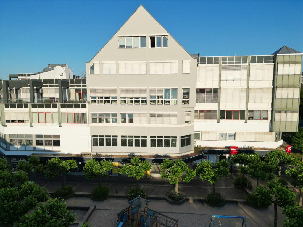 Place4. Ihr Platz zum Arbeiten.Leben.Einkaufen. Die zentrale Innenstadtlage in Friedrichsdorf bietet zahlreiche Vorteile für Ihr neues Büro.